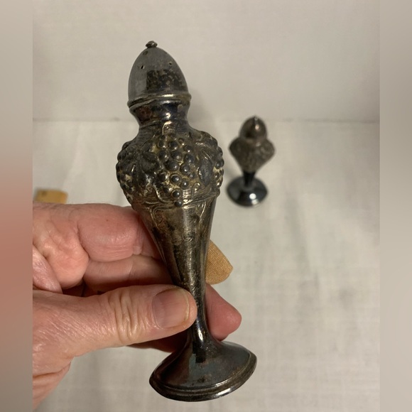 VIKING| Vintage Silver Plate Salt and Pepper Shakers - Picture 2 of 11